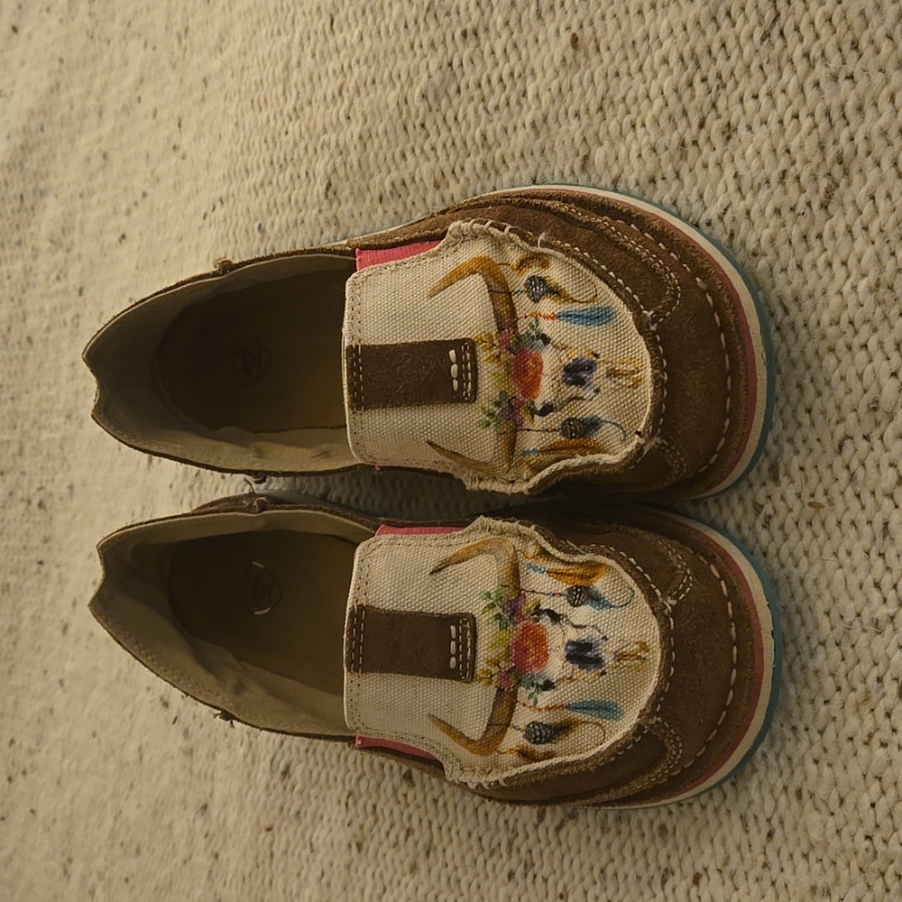 6.5 B Ariat Boho Skull Head Slipons